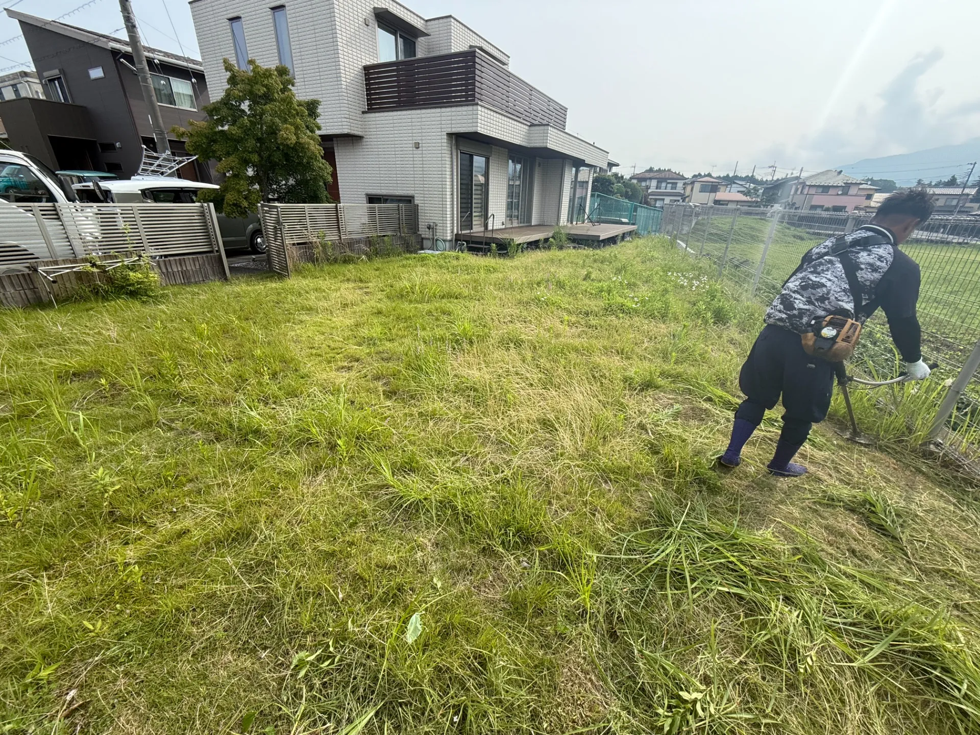 庭の草刈りでスッキリ｜伸びた雑草をきれいに除去