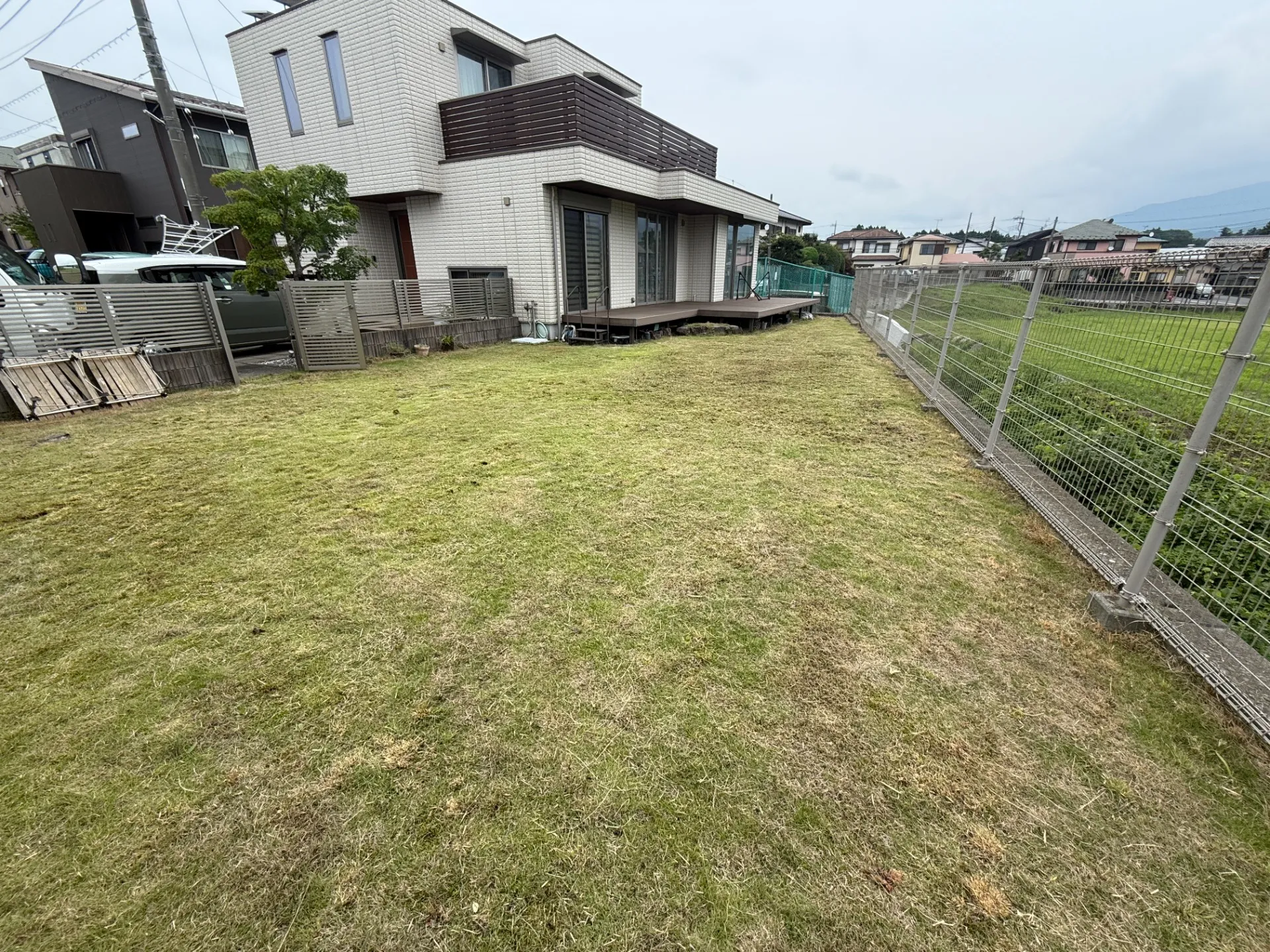 庭の草刈りでスッキリ｜伸びた雑草をきれいに除去