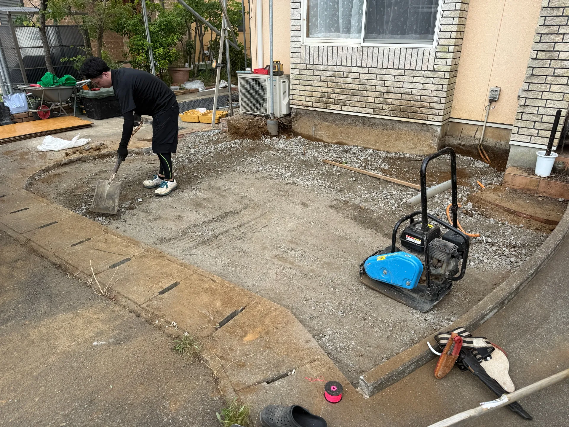 裾野市｜土間コンクリート施工事例｜駐車スペースを使いやすくリフォームしました