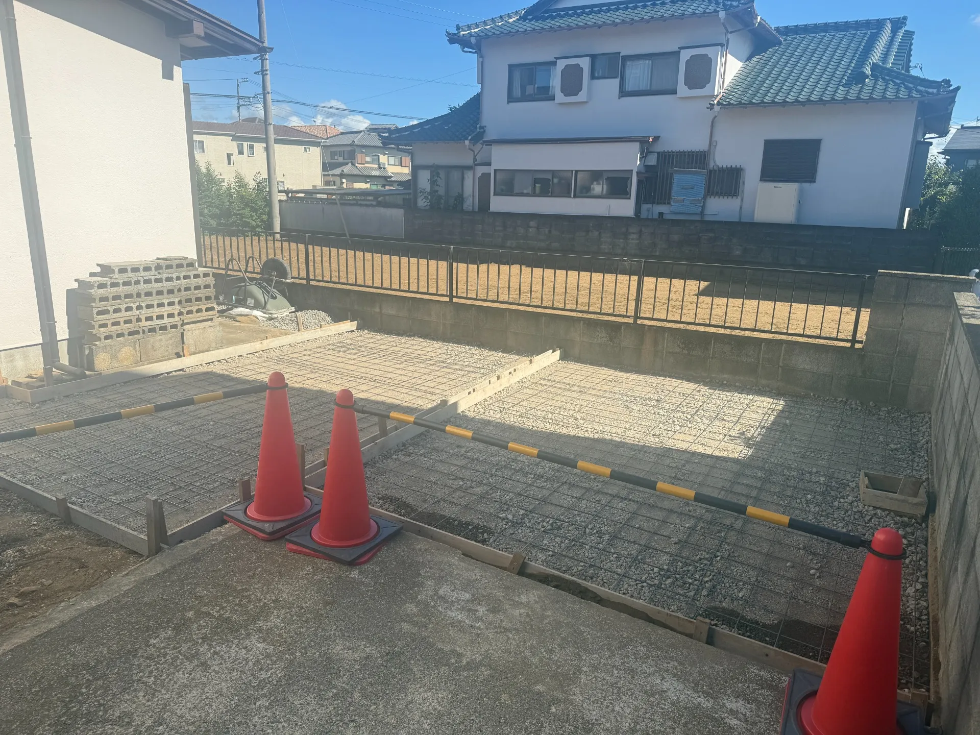 三島市で駐車場拡張の土間コンクリート工事｜お庭スペースを使いやすい駐車場へ
