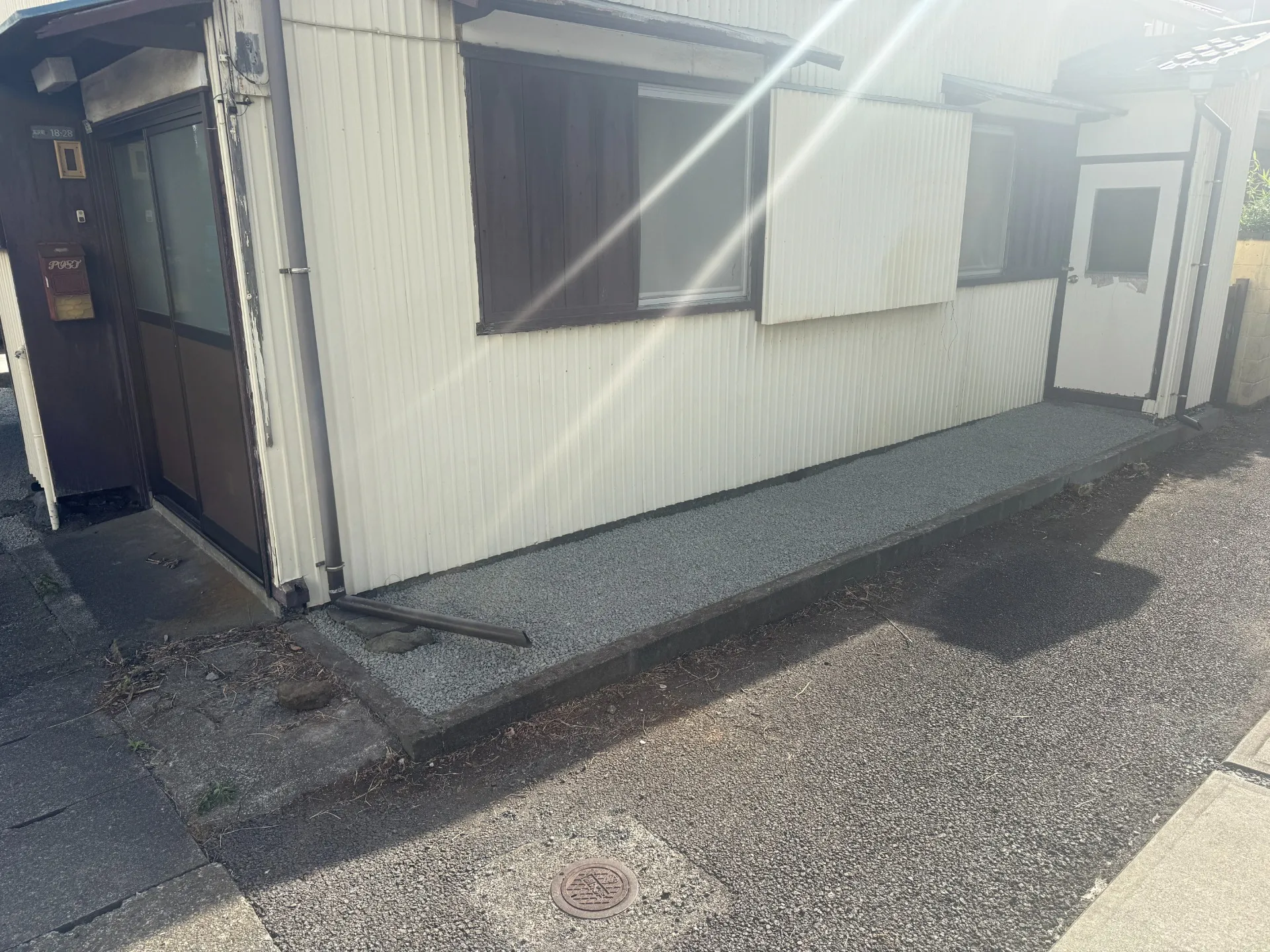 沼津市で建物まわりの雑草撤去・砂利敷き｜管理しやすい外まわりへ
